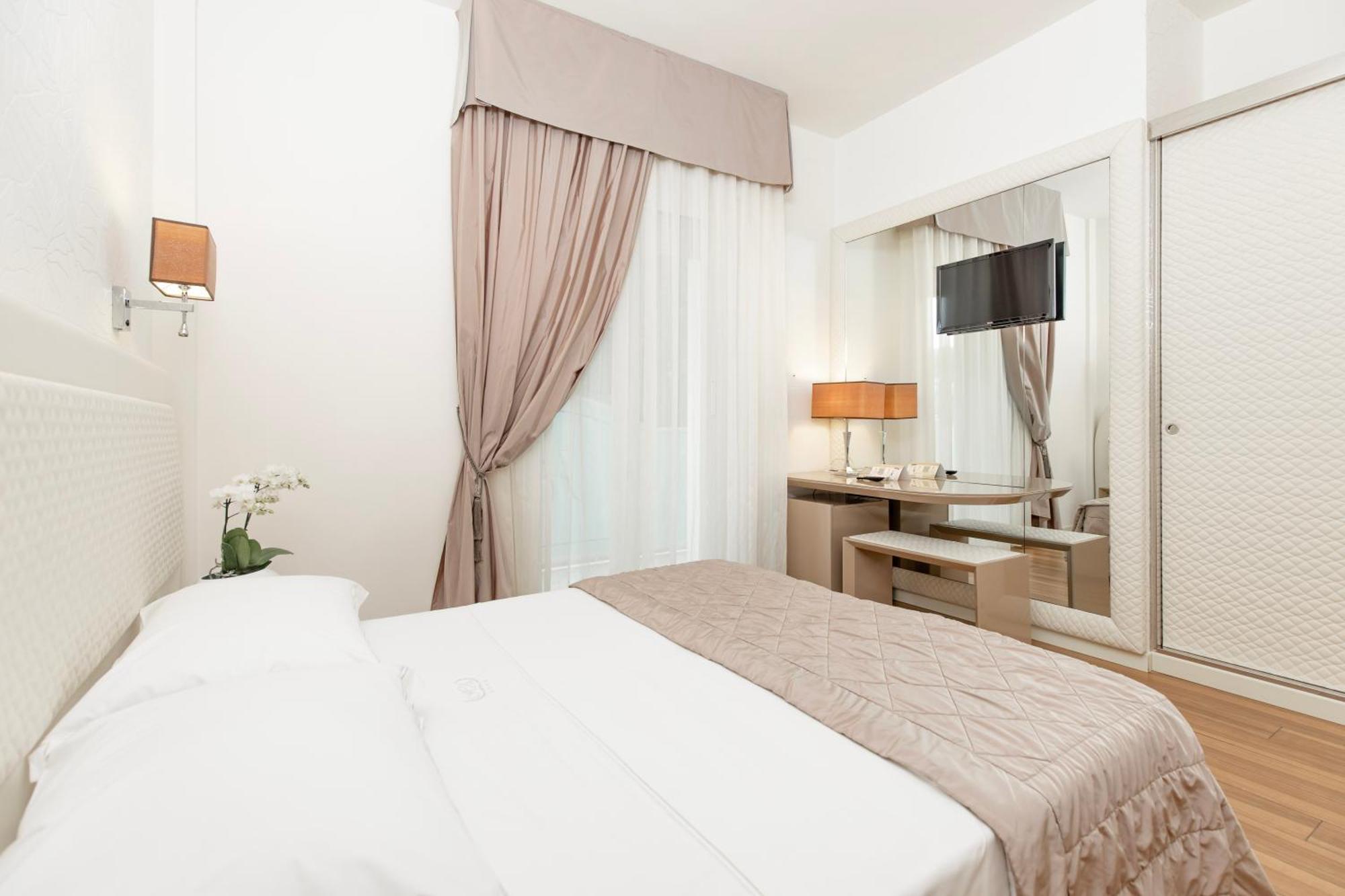 Hotel Alexander Milano Marittima Esterno foto