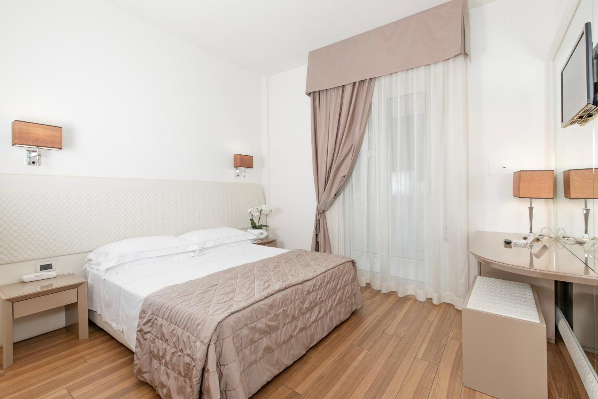 Hotel Alexander Milano Marittima Esterno foto