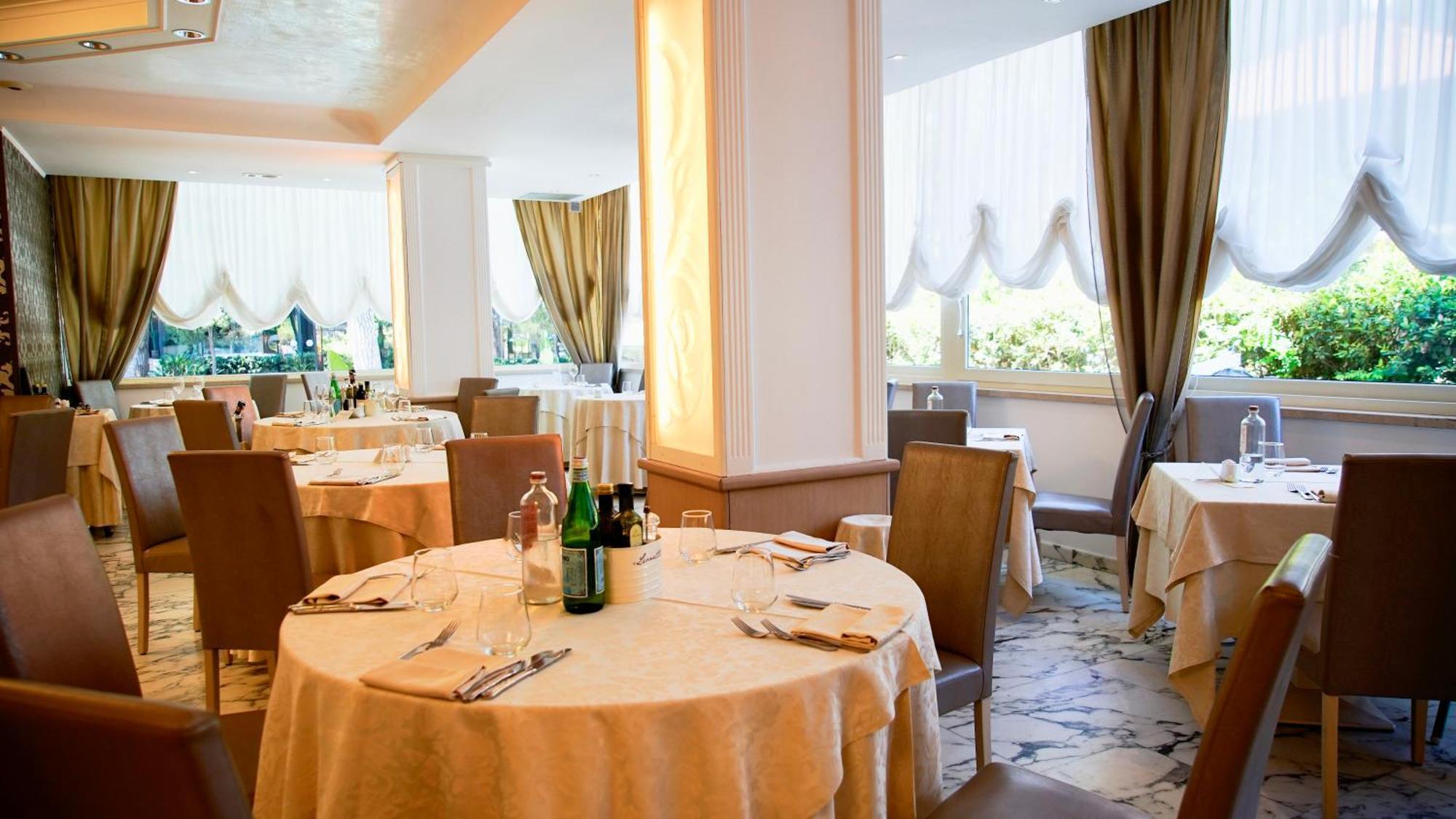 Hotel Alexander Milano Marittima Esterno foto