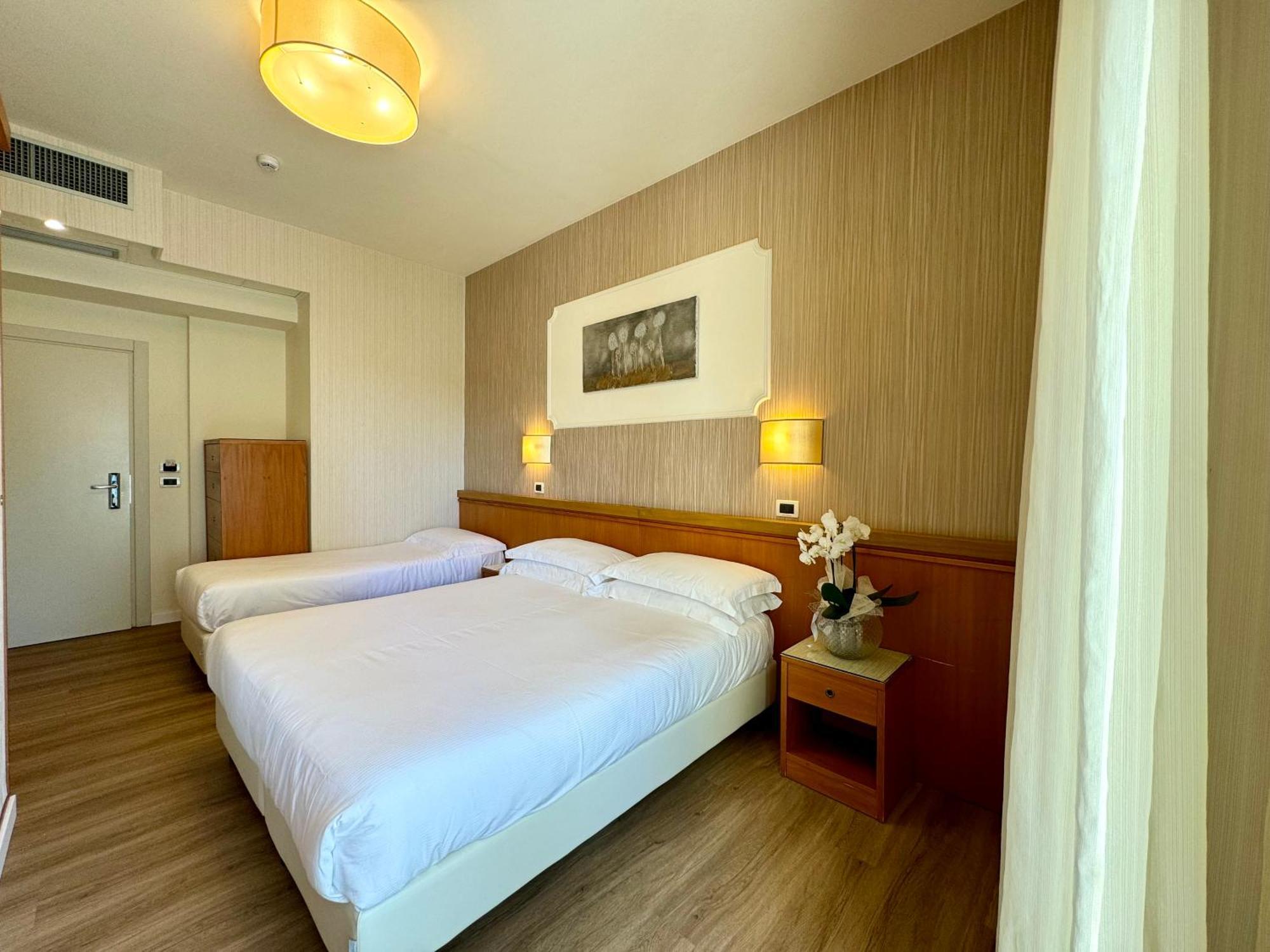 Hotel Alexander Milano Marittima Esterno foto