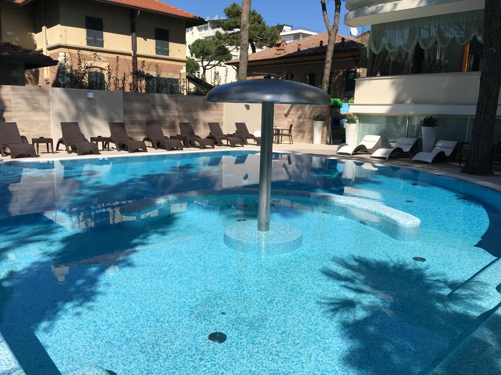 Hotel Alexander Milano Marittima Esterno foto